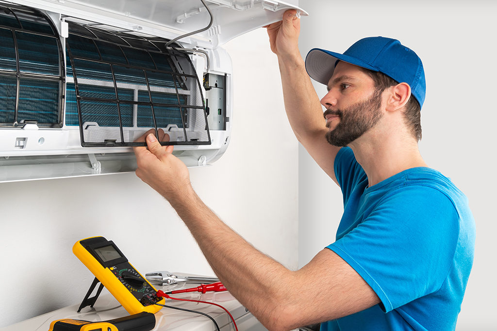 AC Engineer Testing London AirCon Unit