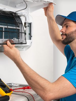 AC Engineer Testing London AirCon Unit